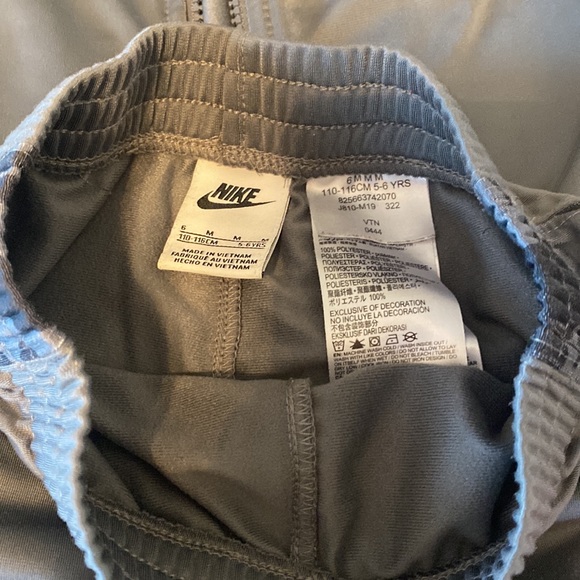 Nike Boys Matching Jacket and Pants set - Picture 9 of 9